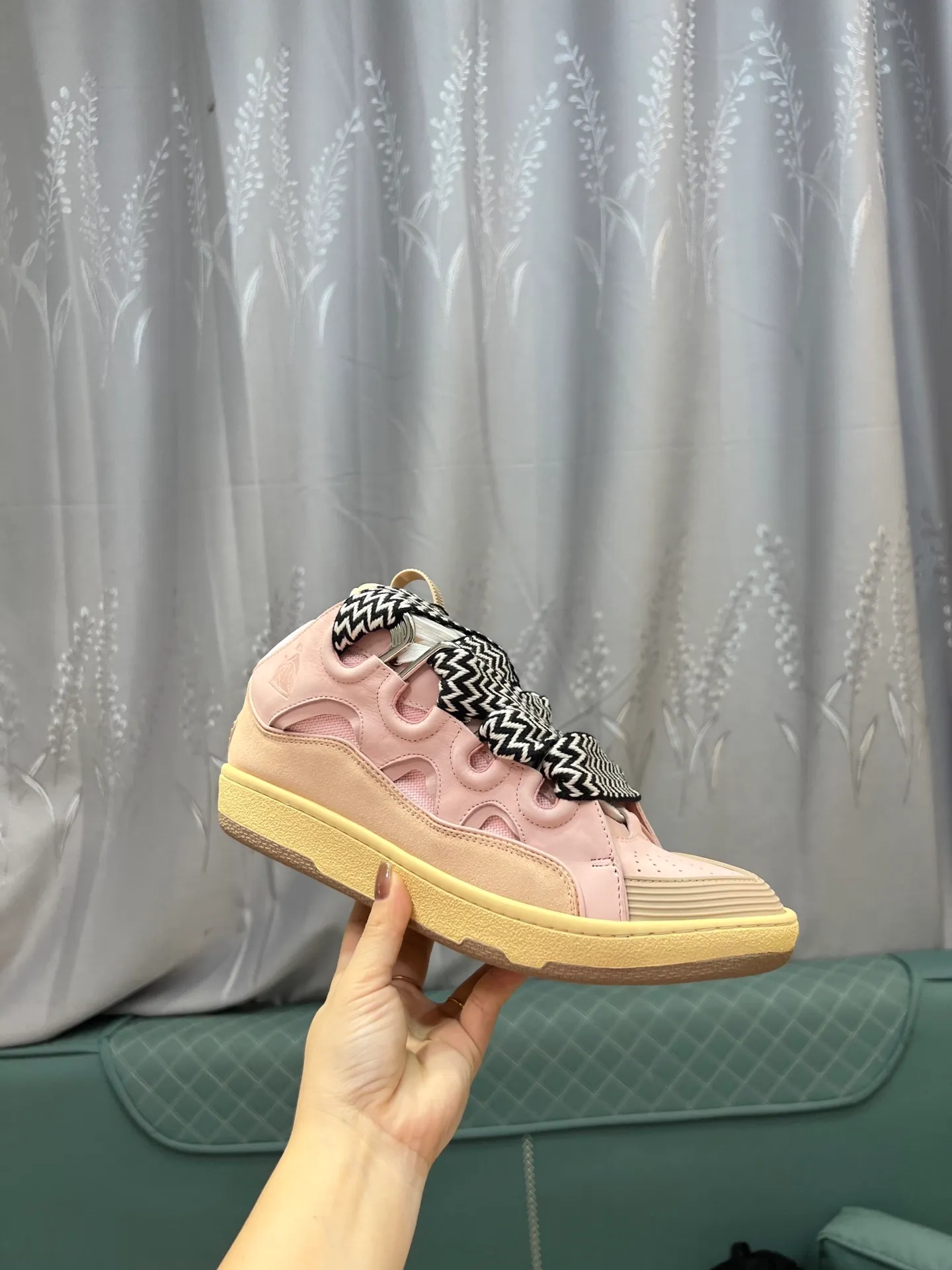 Men's men's shoes💰780 [LANVIN] Latest lace-up fashionable casual sneakers for couples High-quality CLAY couple series‼ ️ The latest trendy products of the season 🌈Many bloggers have planted grass and purchased the original open-mold customization. The upper and outsole are sewn with mark threads without edge sealing. Multiple material splicing combination design. Very versatile for fashionable and casual wear. Comfortable on the feet. Recommended for self-retention (upper cowhide + cow suede + breathable mesh) inner foot pad cowhide exclusive original open-mold clear logo rubber outsole ⚠️36-44 yards (45 custom-made)